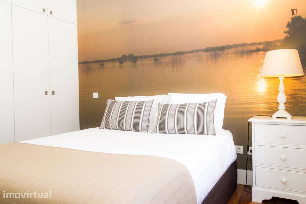 Apartamento com 1 quartos - localizado em São Nicolau Porto - Grande imagem: 2/23