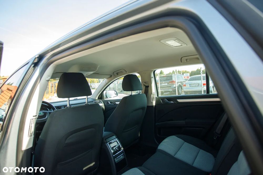 Skoda Superb 2.0 TDI PD Elegance - 25