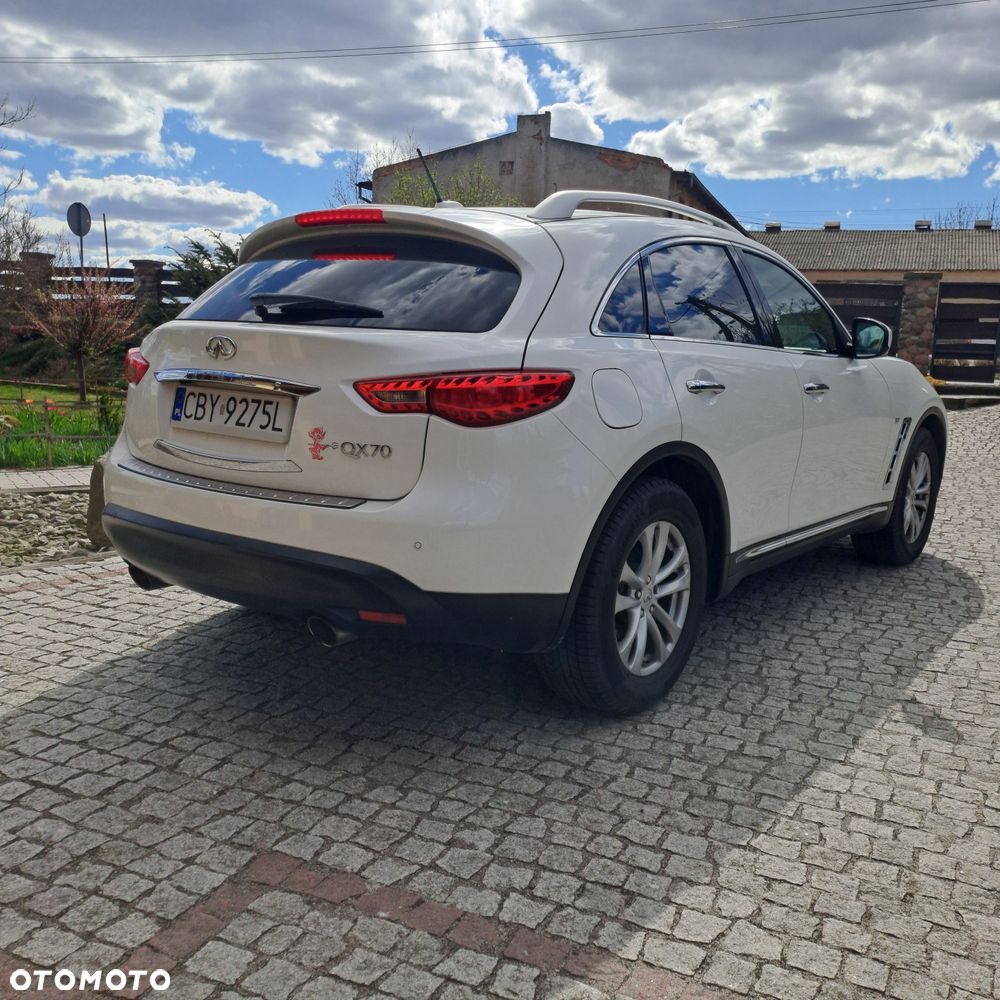 Infiniti Q70 - 5