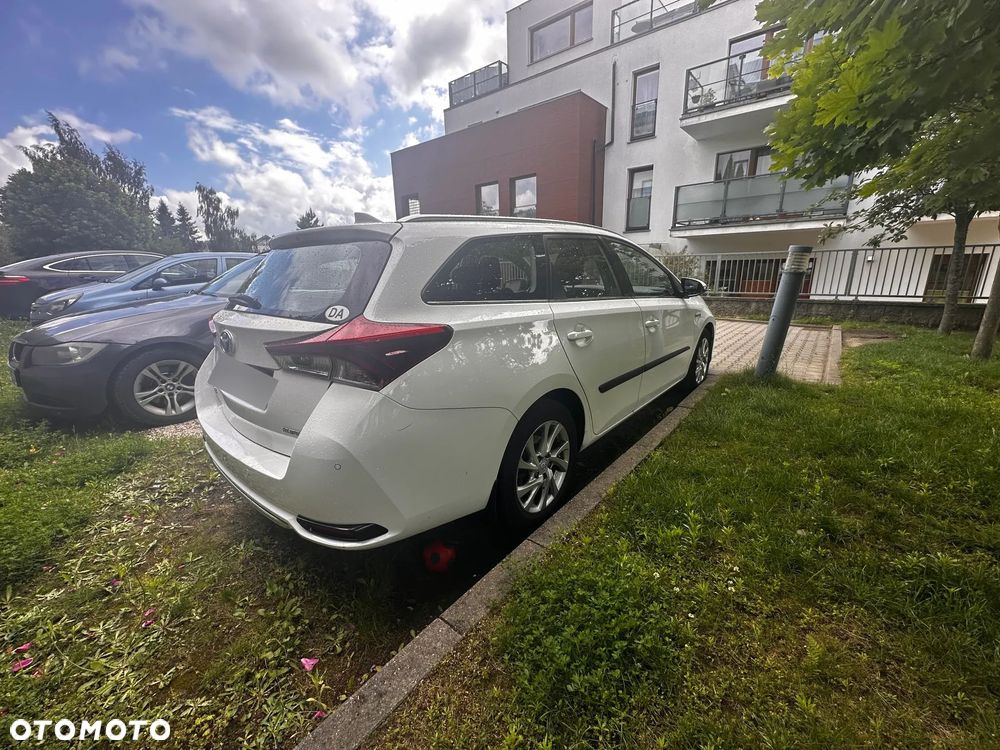 Toyota Auris Hybrid 135 Premium - 4