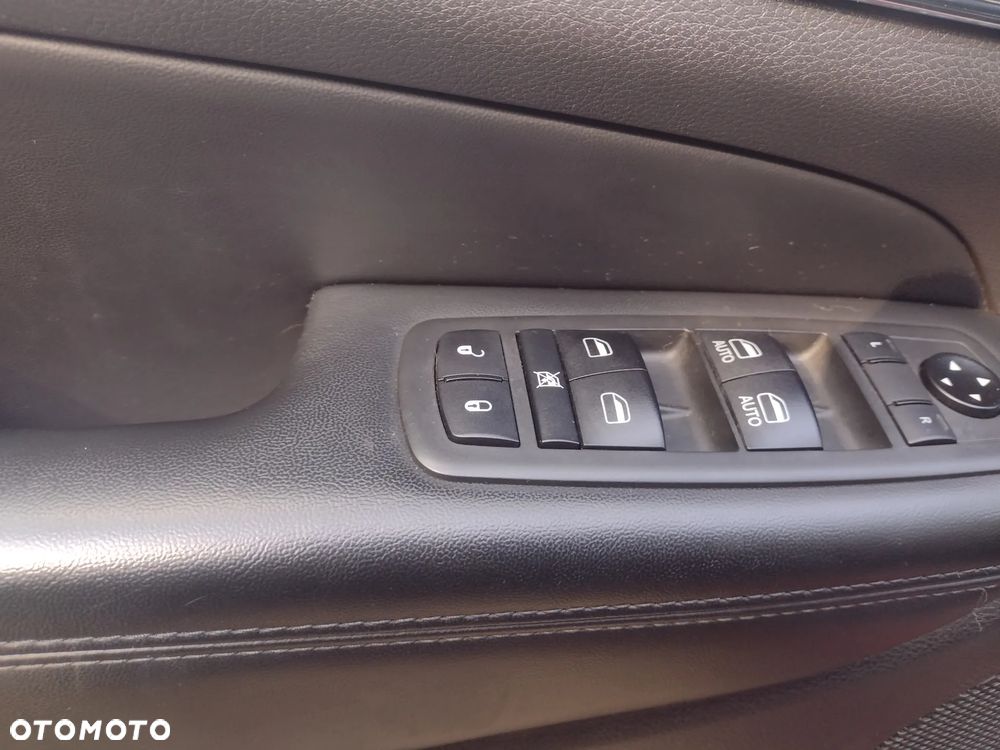 Jeep Grand Cherokee - 23