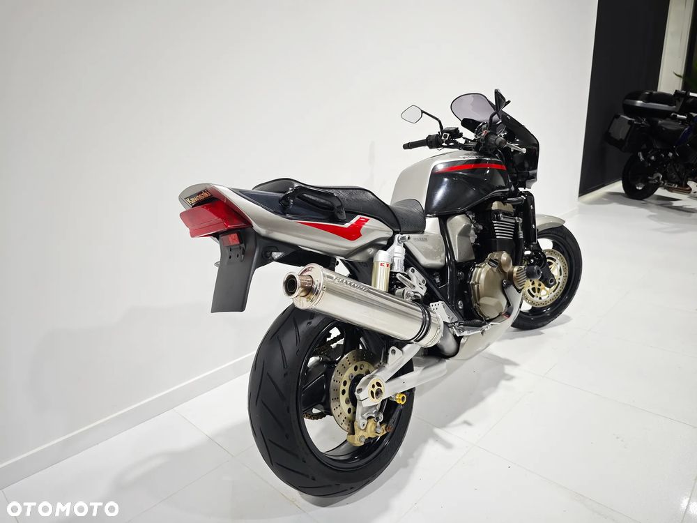 Kawasaki ZRX - 12