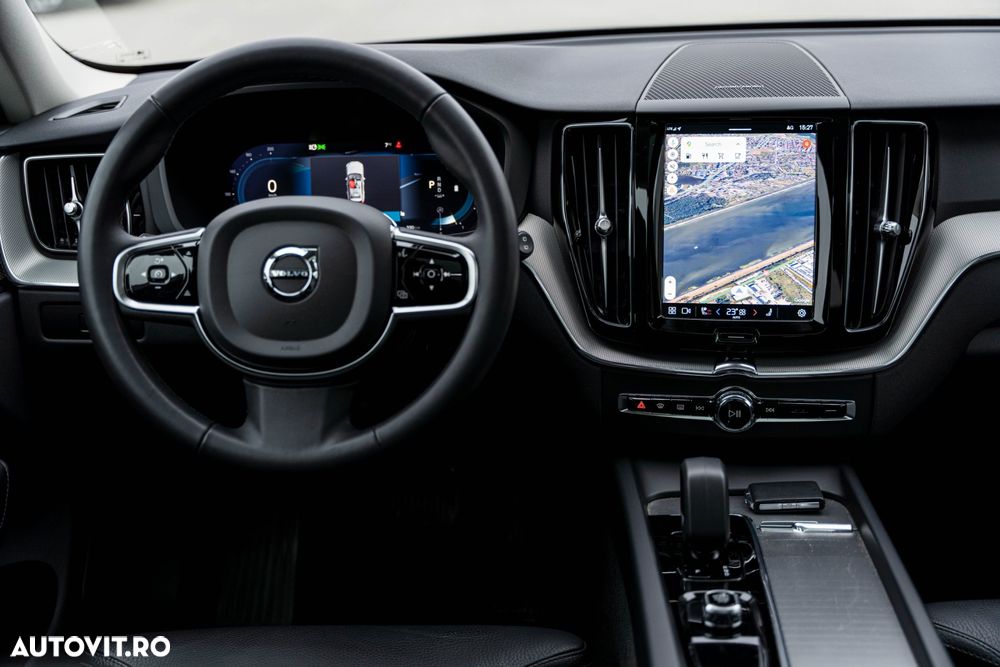 Volvo XC 60 B4 D Plus Dark - 19