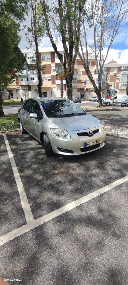 Toyota Auris 1.4 D-4D Sol - 1