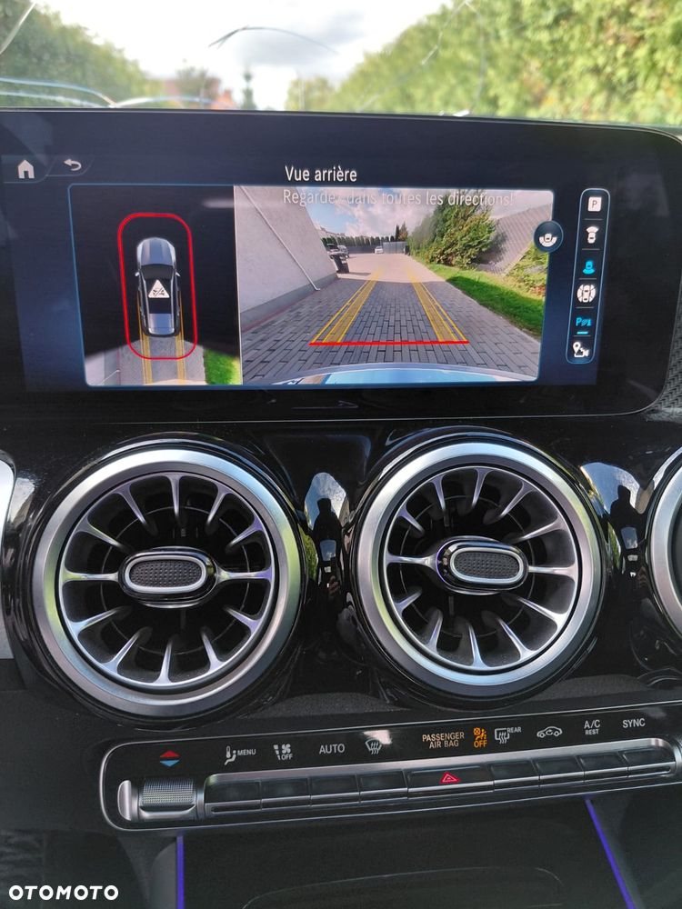 Mercedes-Benz GLB - 33