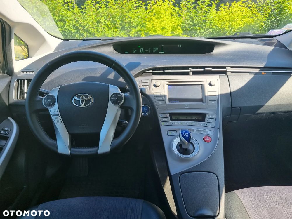 Toyota Prius (Hybrid) Executive - 8