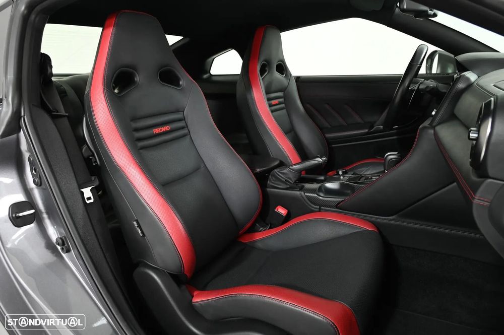 Nissan GT-R 3.8 V6 - 5