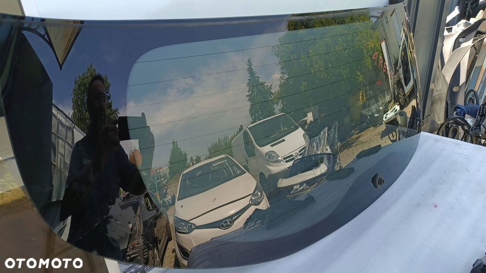 kia carens iv szyba klapy tył 2013r - 3