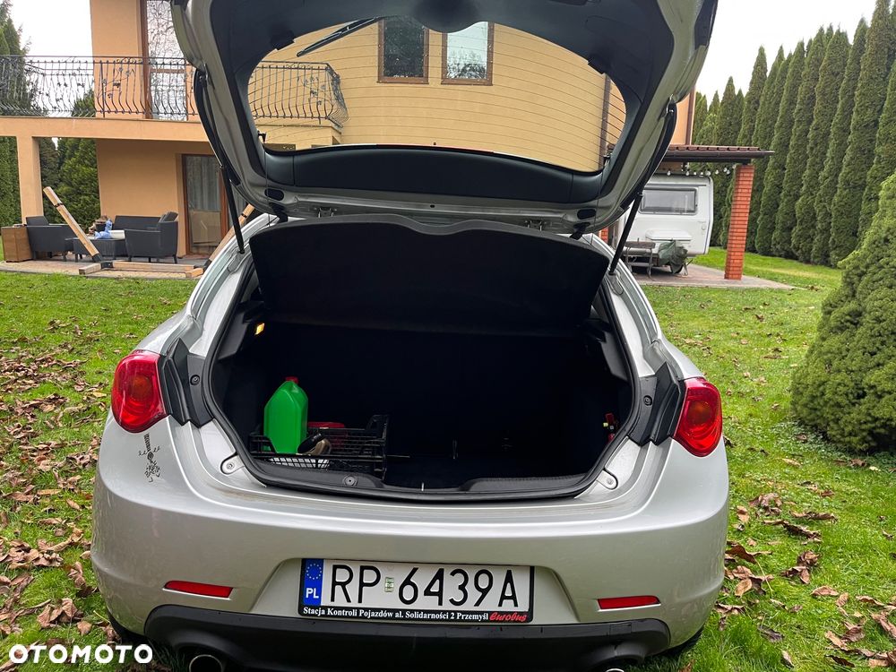 Alfa Romeo Giulietta 2.0 JTDM 16V - 12