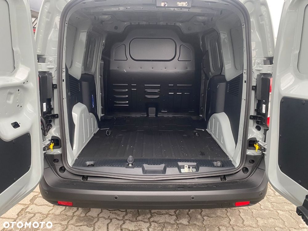 Ford Transit Courier - 15