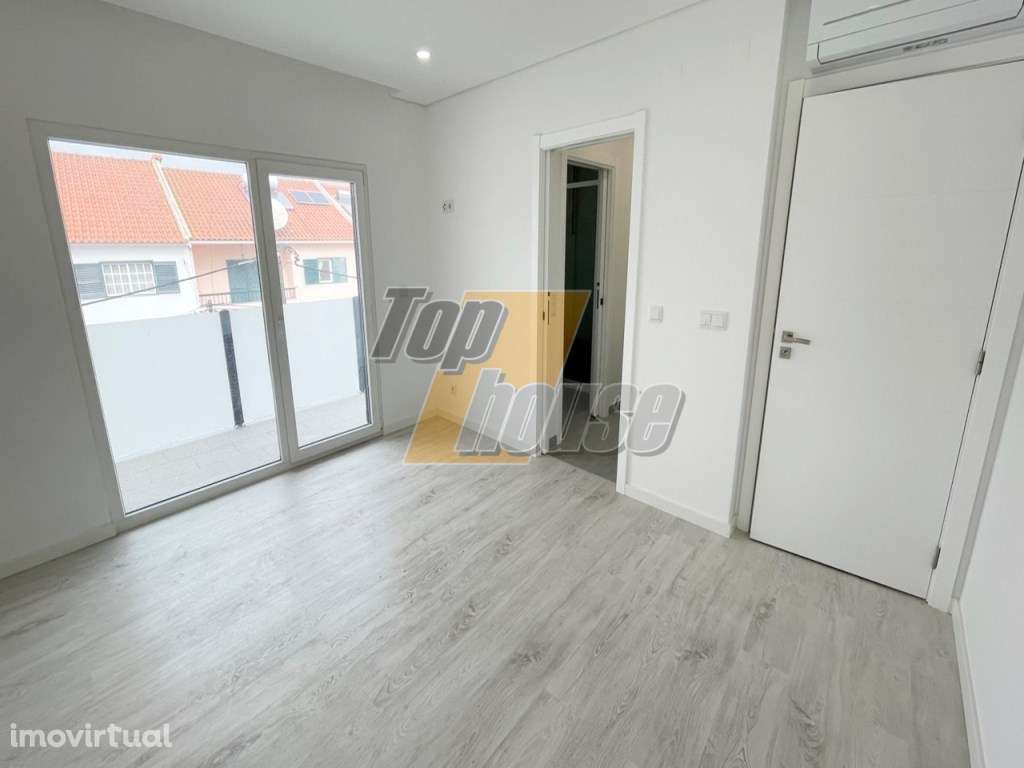 Moradia em banda V2+3 - Vale de Milhaços - Corroios - Grande imagem: 4/31