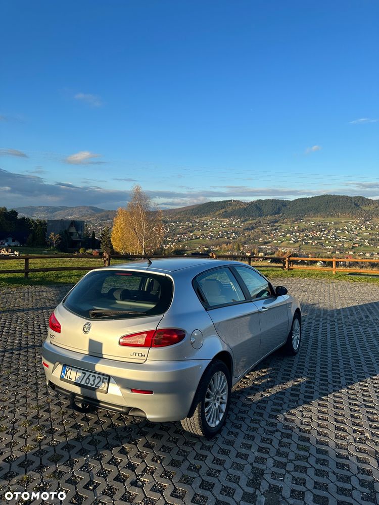 Alfa Romeo 147 1.9 JTD 16V Progress - 5