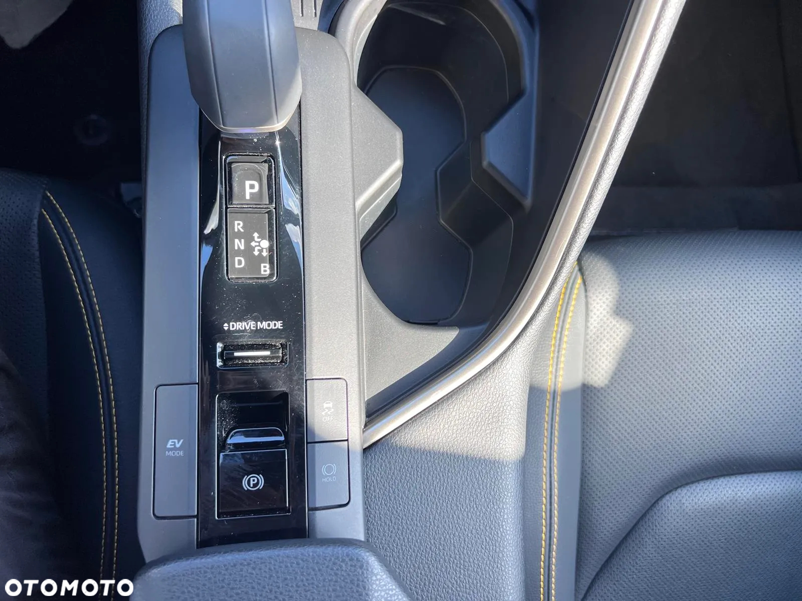 Toyota C-HR 2.0 PHEV Dynamic Force Executive - 20