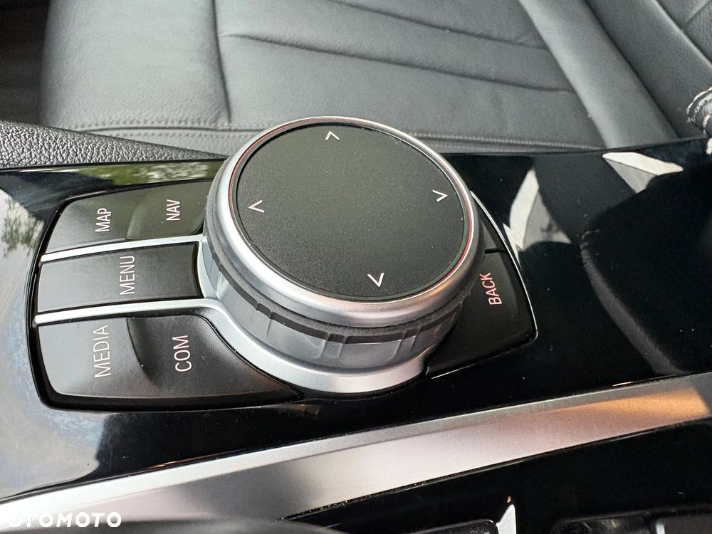 BMW Seria 5 520d xDrive - 32