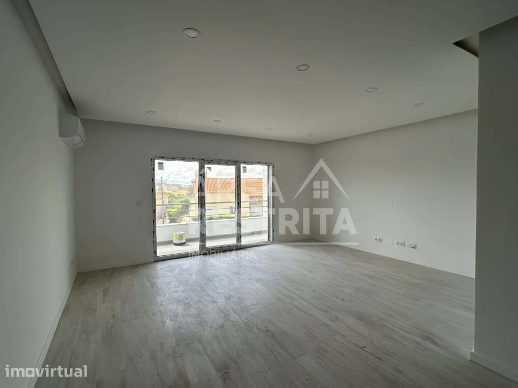 APARTAMENTO T3 NOVO COM TERRAÇO, PARQUEAMENTO E ARRECADAÇAO, CONDOM... - Grande imagem: 3/22