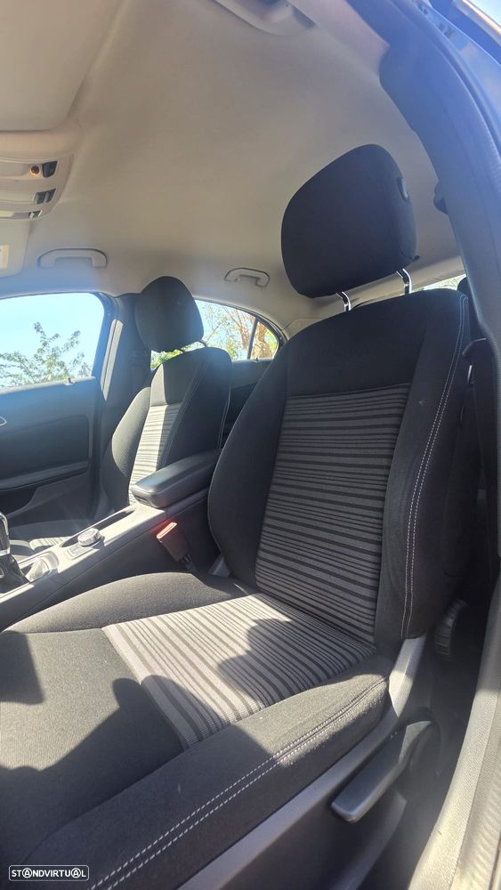 Mercedes-Benz A 180 CDI (BlueEFFICIENCY) - 12