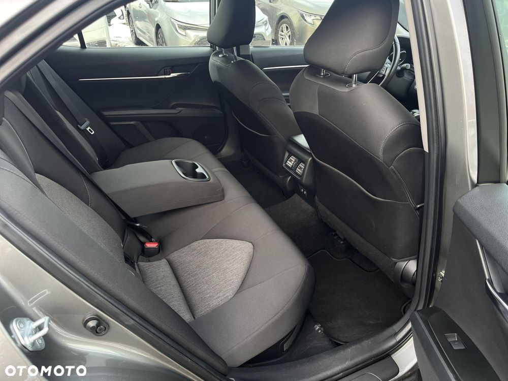 Toyota Camry 2.5 Hybrid Comfort CVT - 22