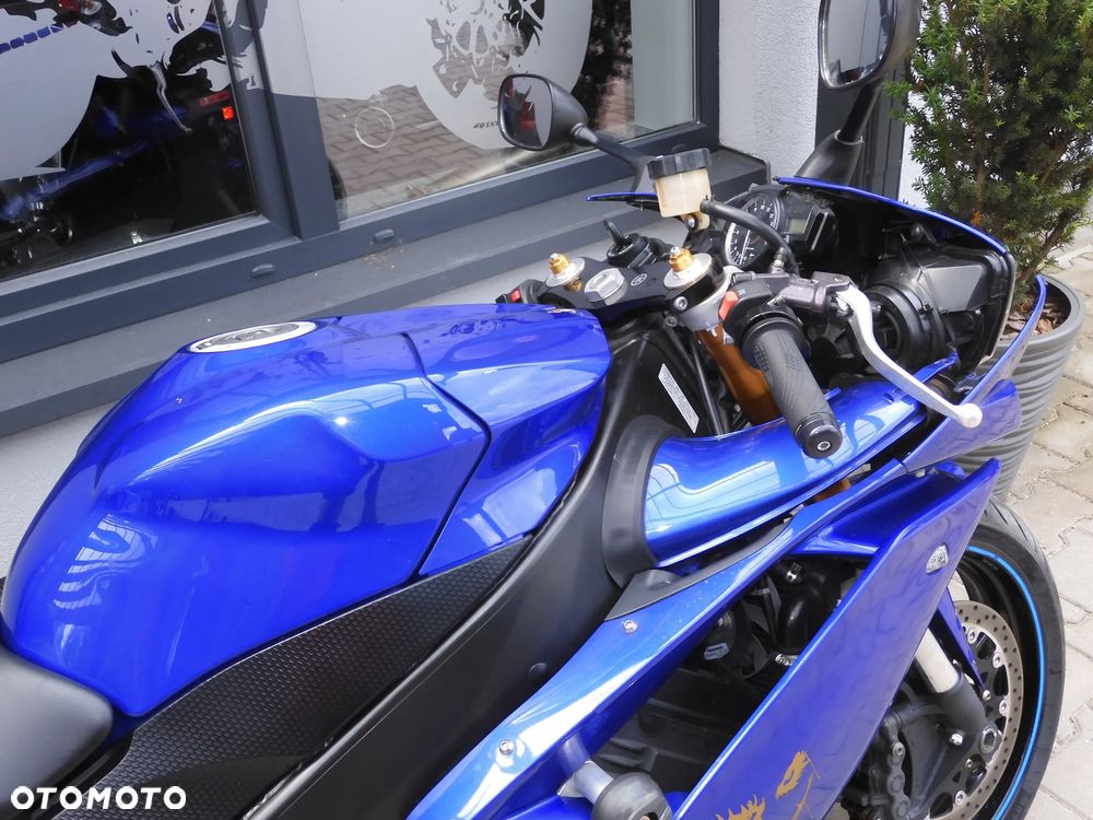 Yamaha R1 - 8
