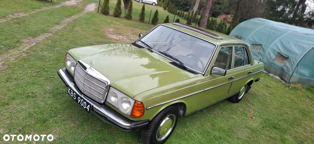 Mercedes-Benz 280 - 24