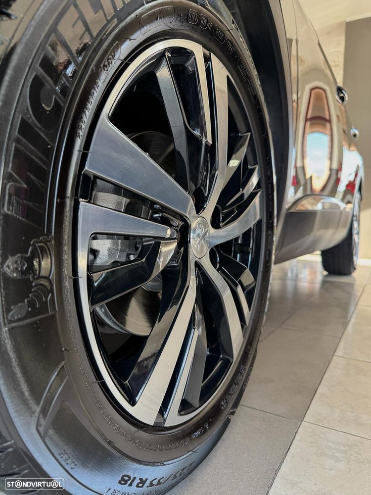 Peugeot 3008 PureTech 130 Stop & Start EAT6 Allure - 4