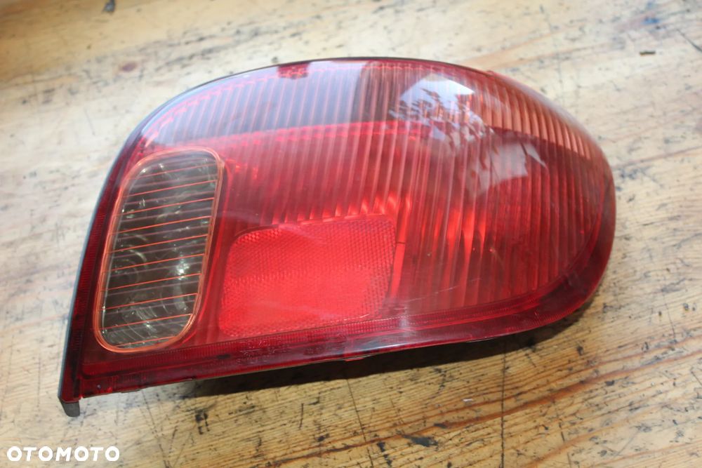 LAMPA PRAWA TYŁ TYLNA YARIS I LIFT FRANCJA