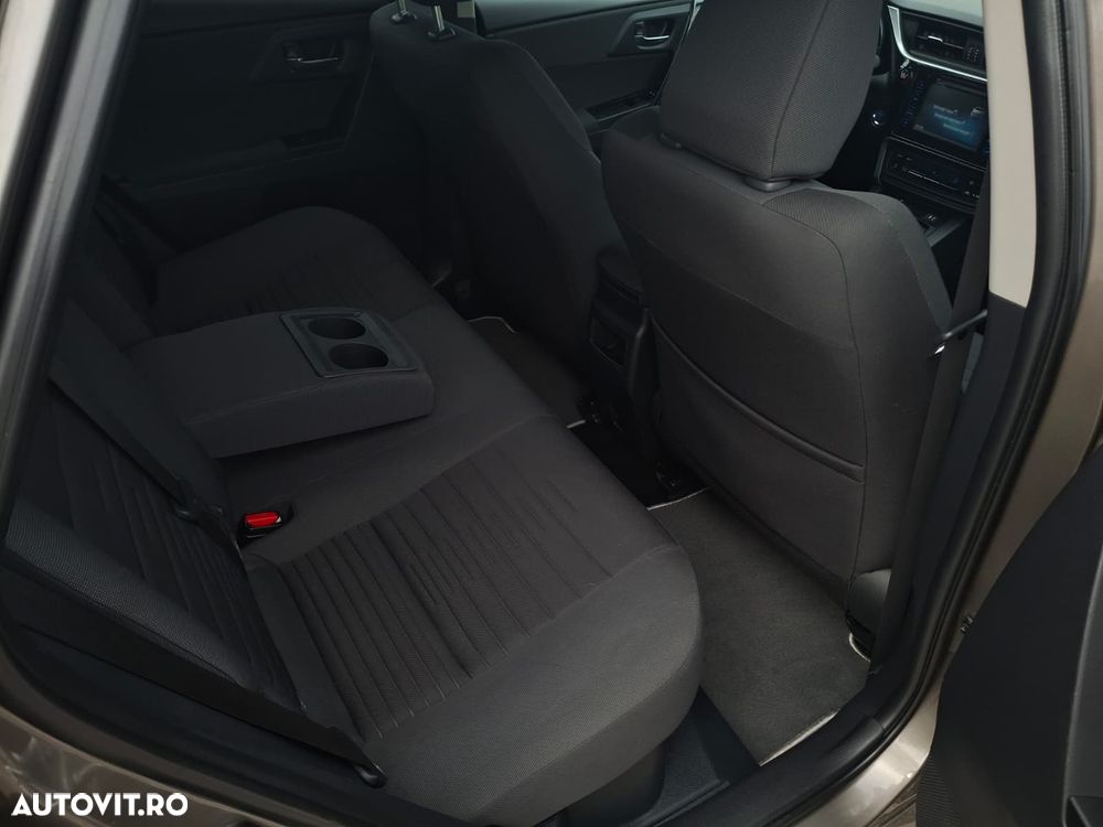 Toyota Auris - 13