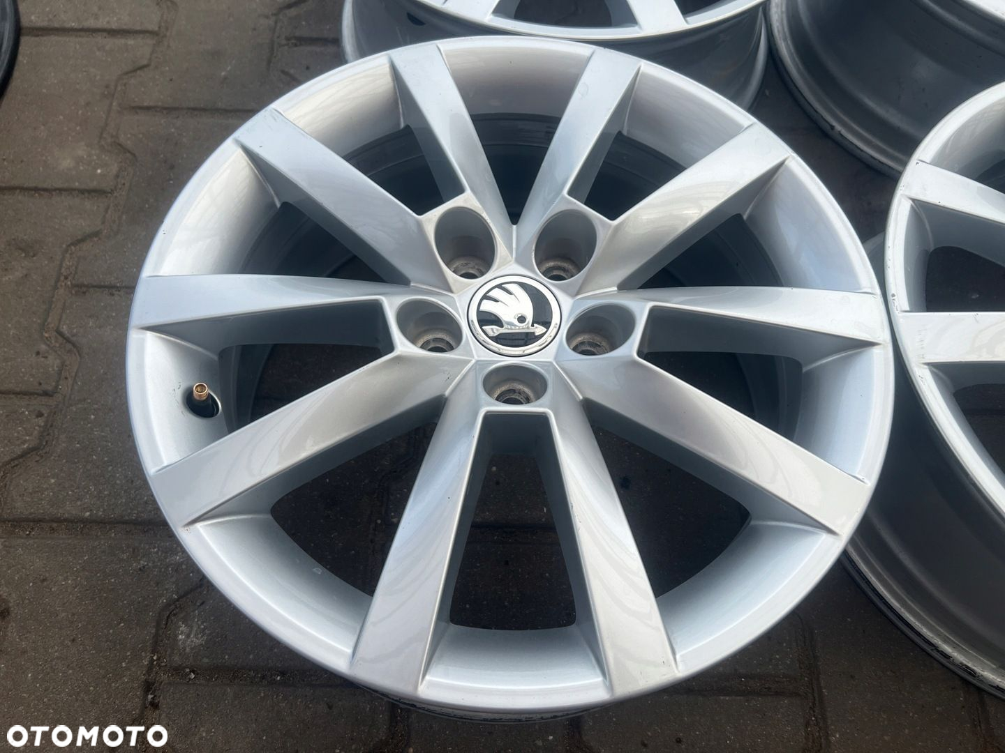 KOMPLET FELG FELGI ALU SKODA 657 SCALA FABIA RAPID 16 5X100 ORYGINALNE - 4