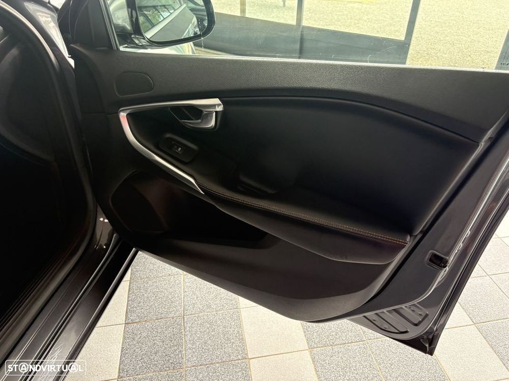 Volvo V40 1.6 D2 R-Design - 25