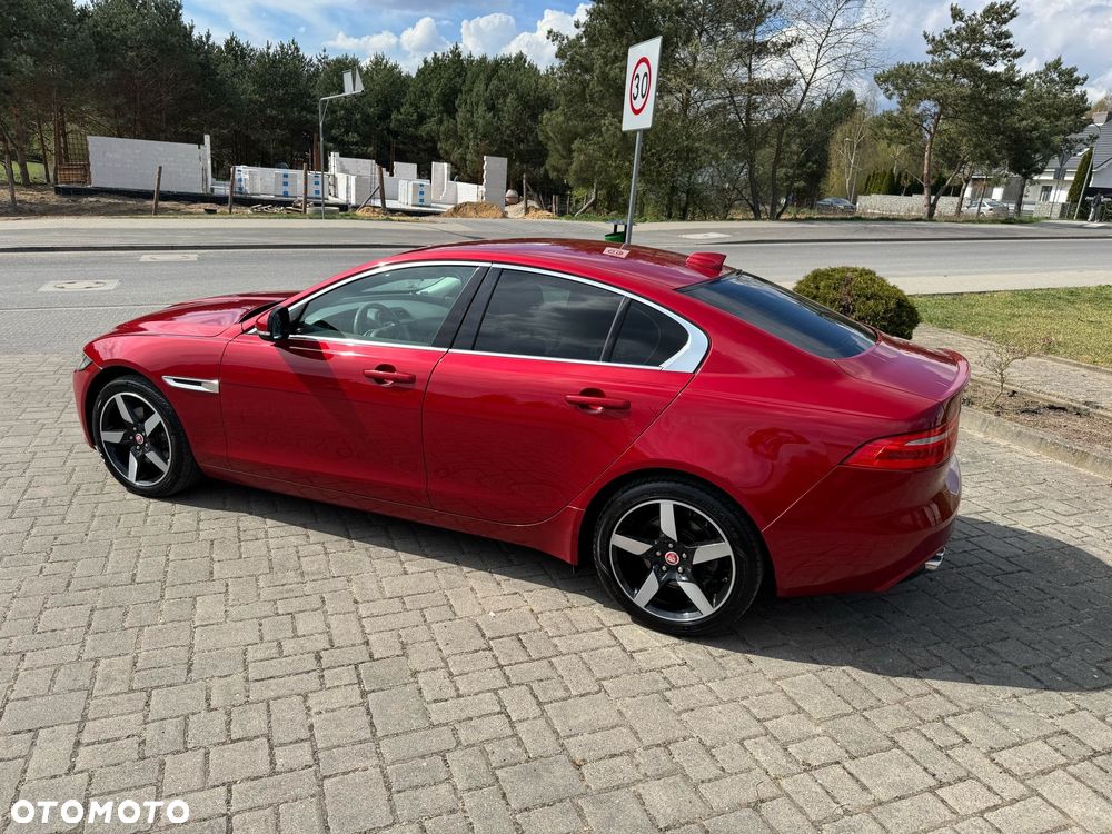 Jaguar XE ver-2-0-d-awd-portfolio - 5