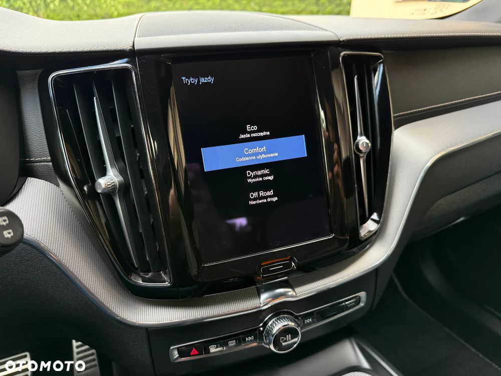 Volvo XC 60 B4 D AWD R-Design - 34