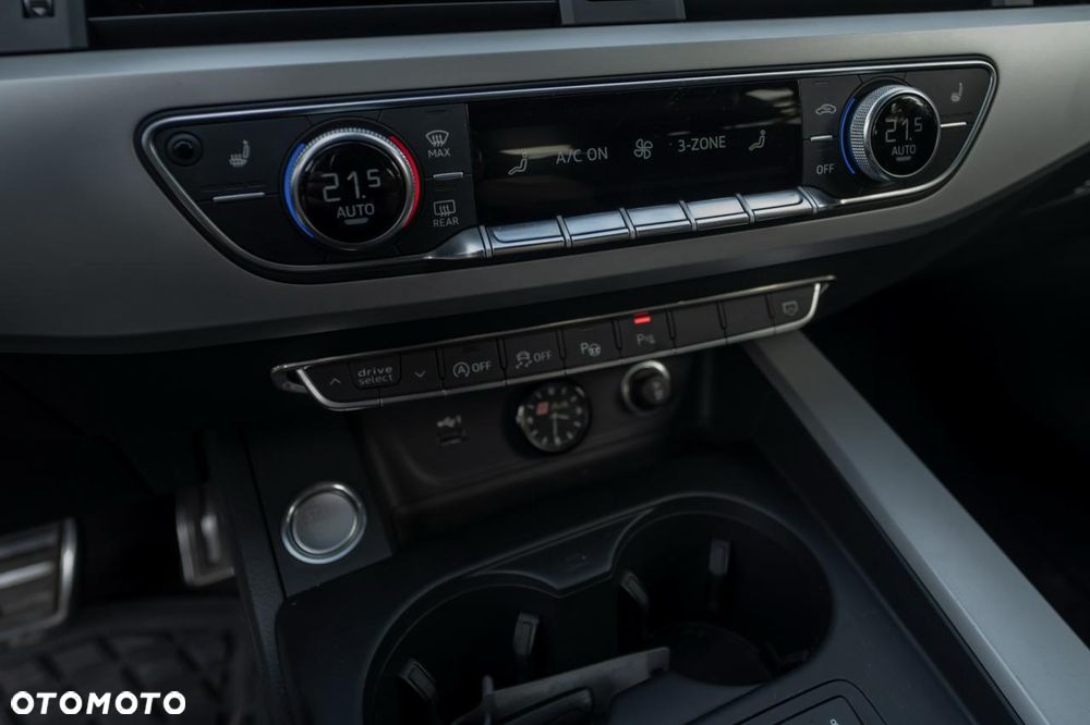 Audi A4 Avant 40 TDI quattro S tronic S line - 29