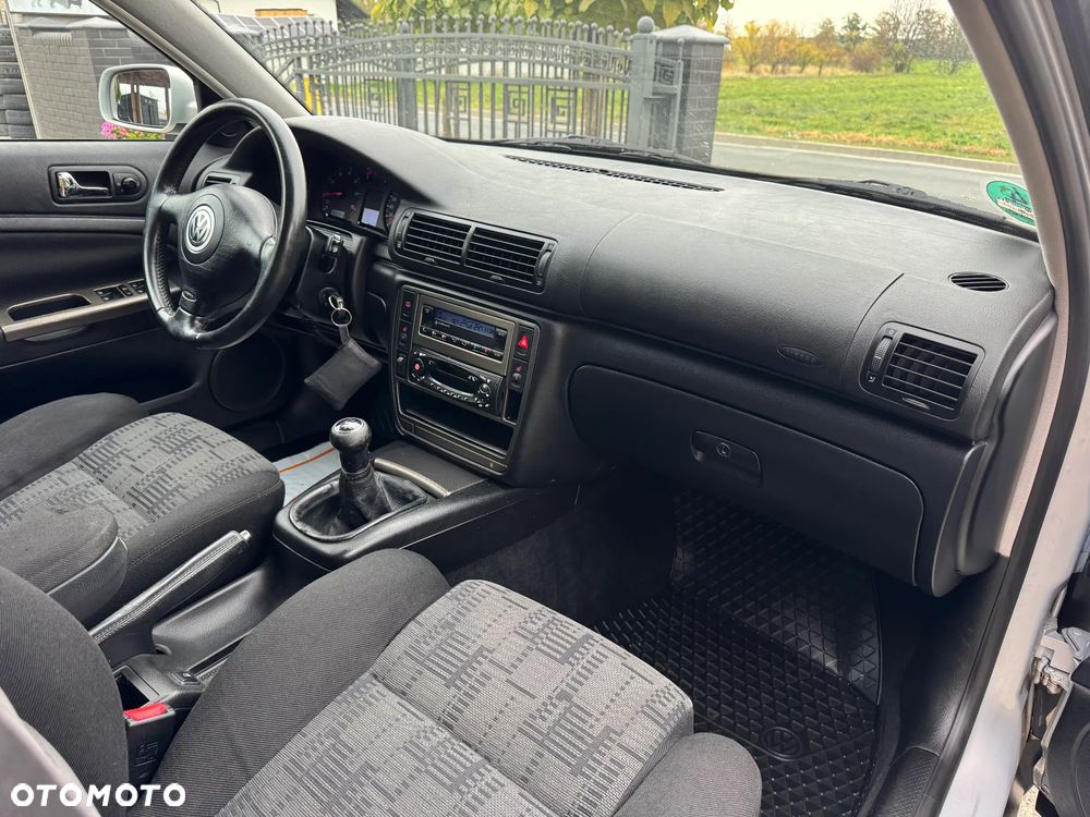 Volkswagen Passat 1.8 Comfortline - 10