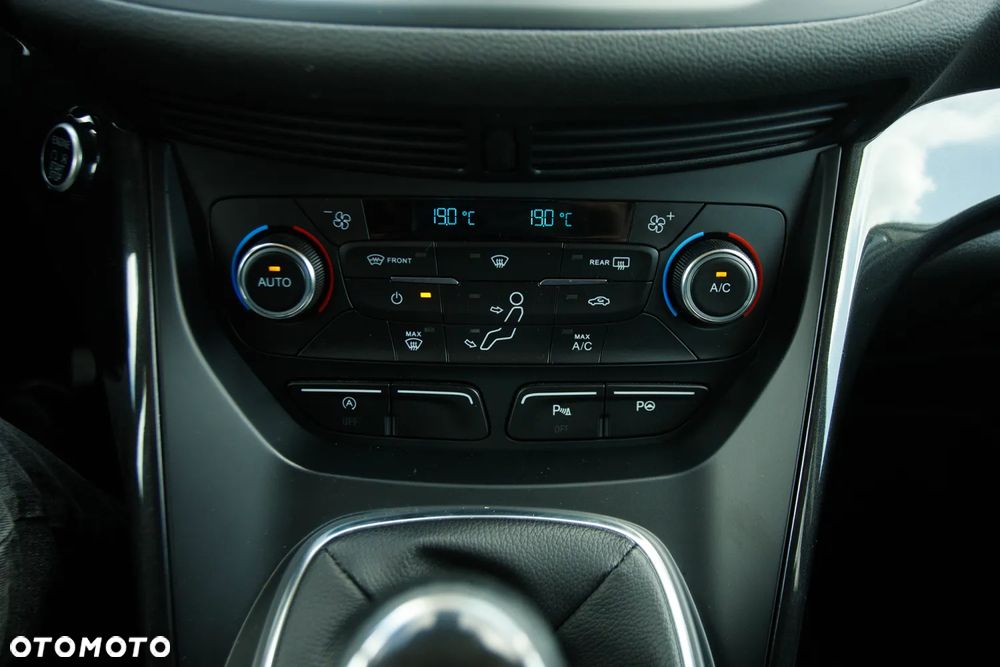 Ford Kuga 2.0 TDCi 2x4 Titanium - 23