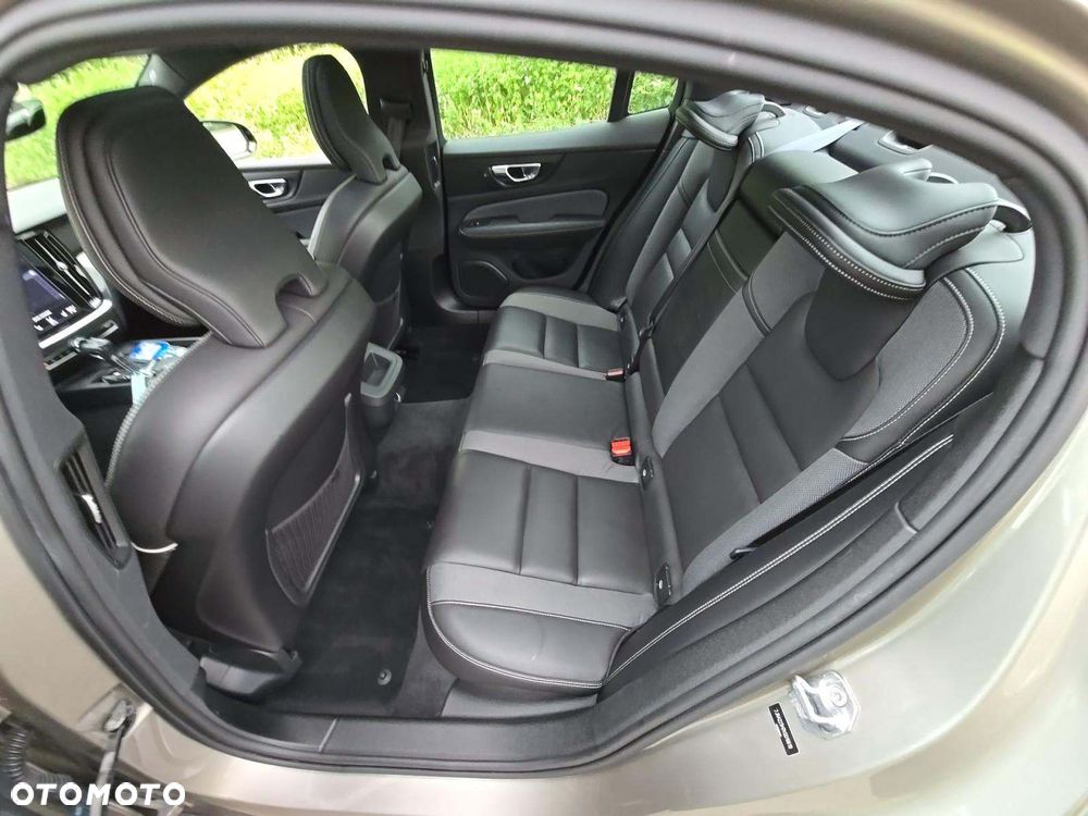 Volvo S60 T6 AWD R-Design - 10