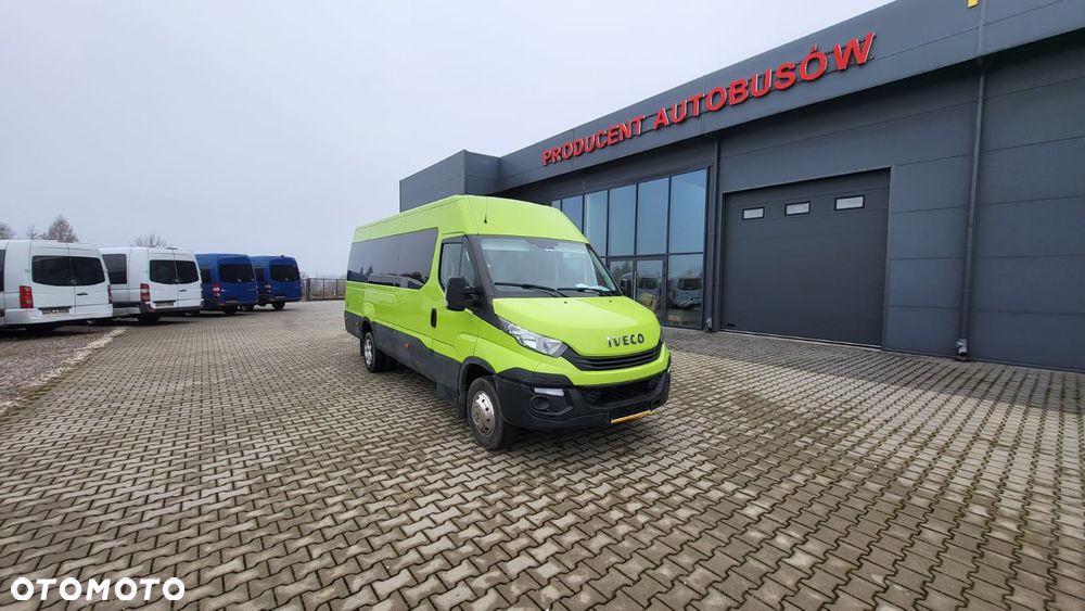 Iveco Daily - 24 miejsca + 4 stojące