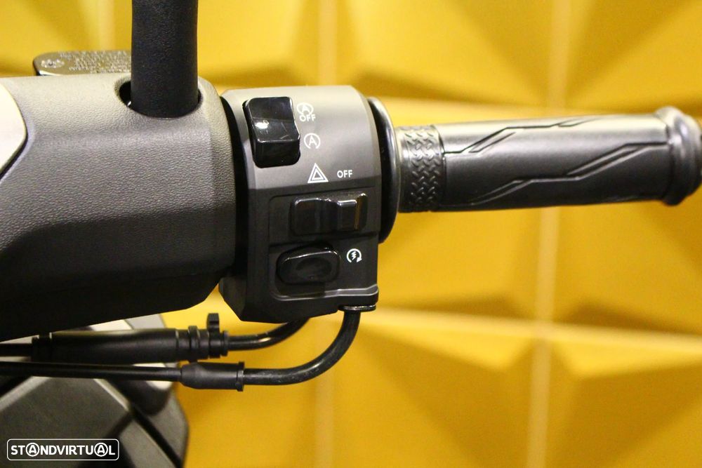 Yamaha NMAX Black Edition - 15