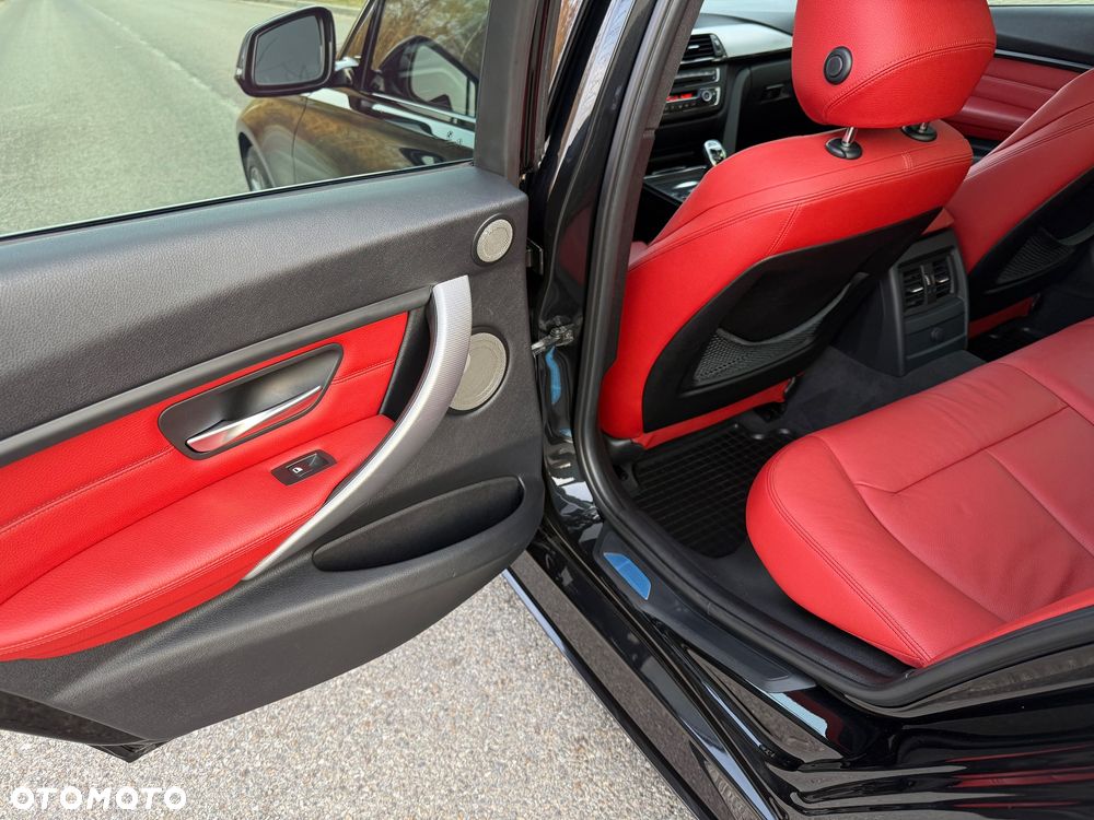 BMW Seria 3 335i Sport-Aut - 14