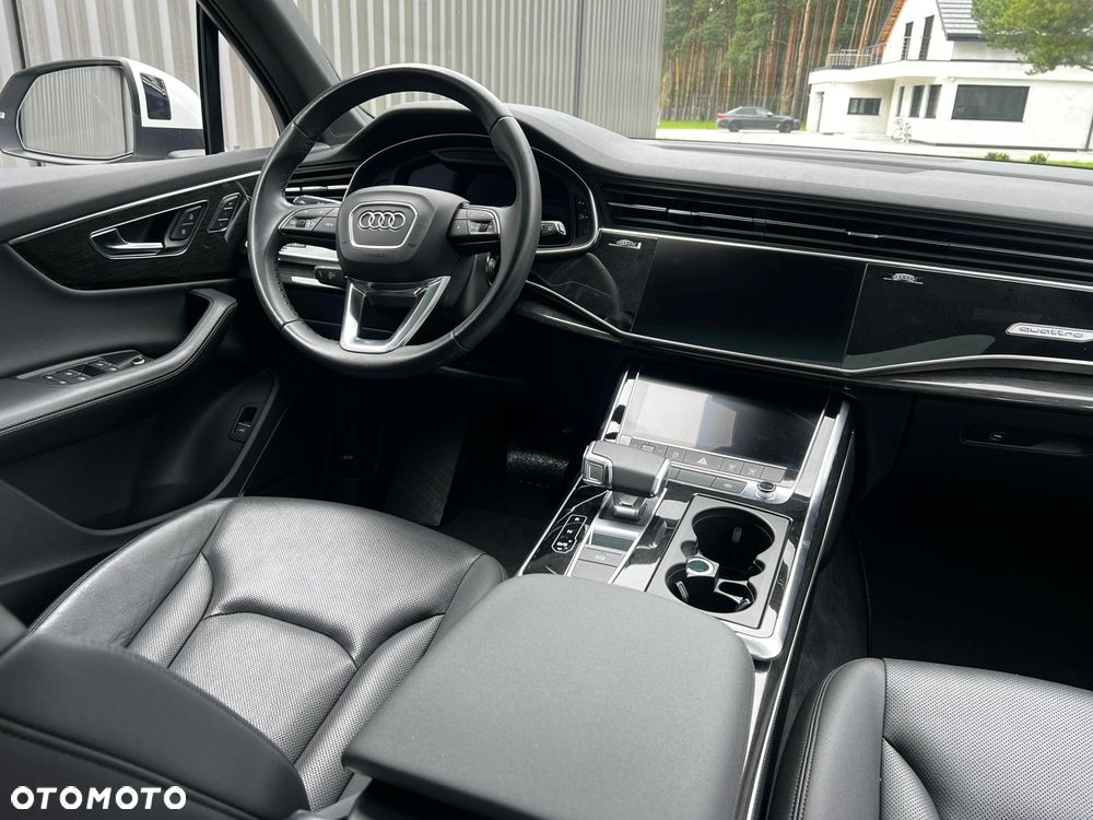 Audi Q7 55 TFSI quattro tiptronic - 26
