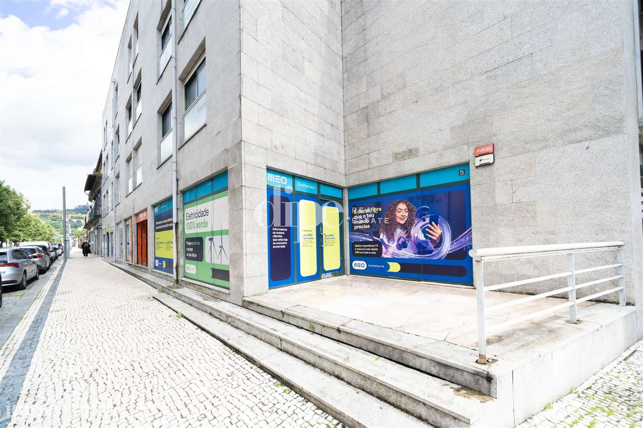 Loja com 94m2 para arrendamento no centro histórico de Guimarães - Grande imagem: 4/19