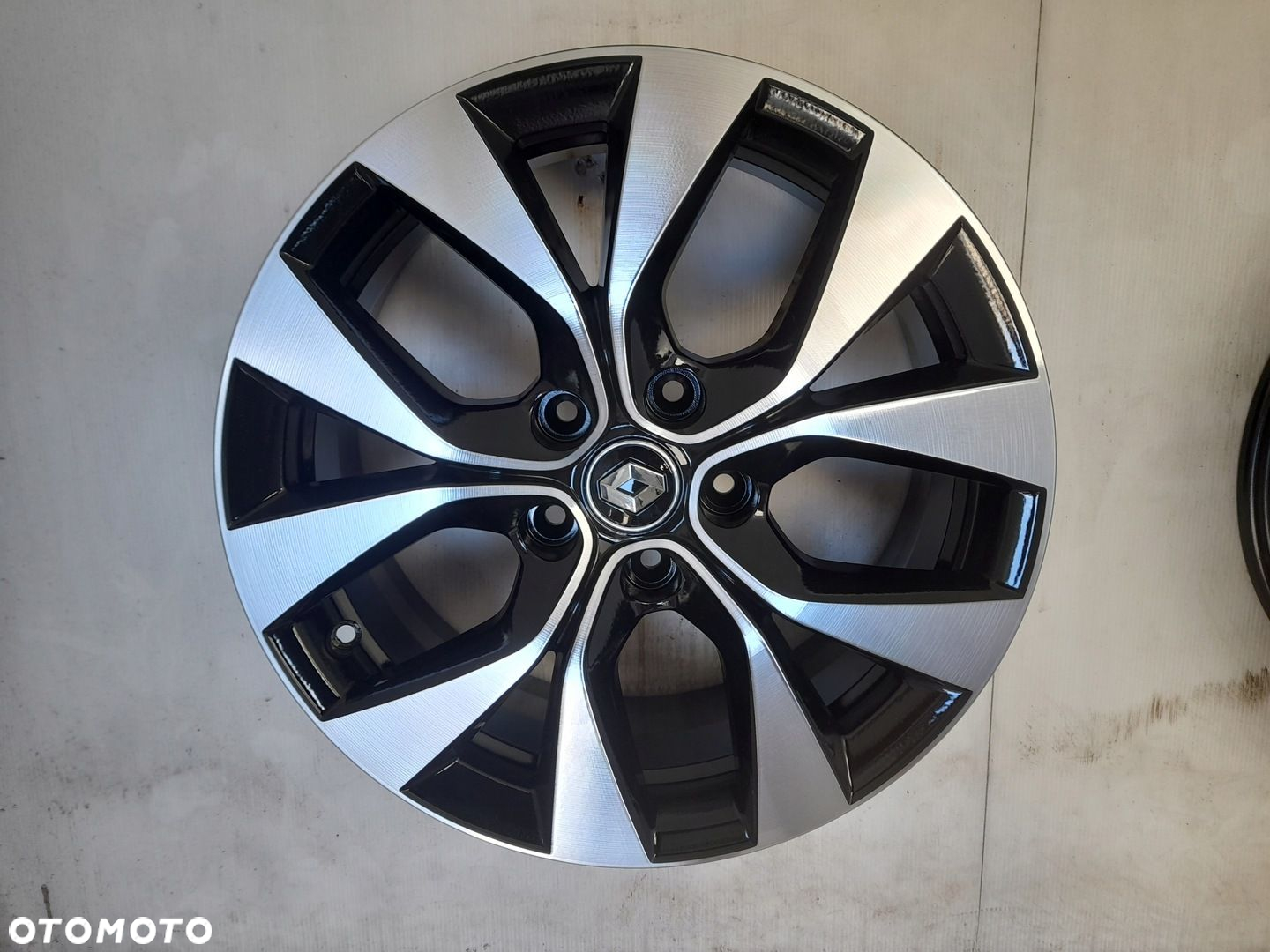 Felgi aluminiowe Renault OE 403002111R 7.0" x 17" 5x114,3 ET35 - 5