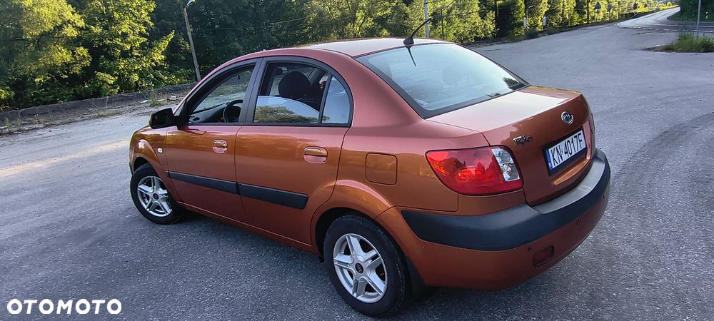 Kia Rio - 5