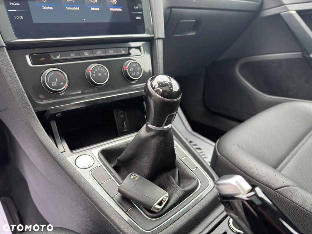 Volkswagen Golf - 34