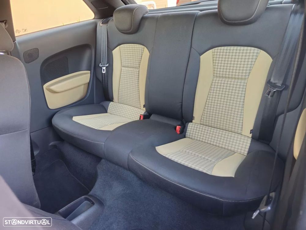 Audi A1 1.2 TFSI Attraction - 11