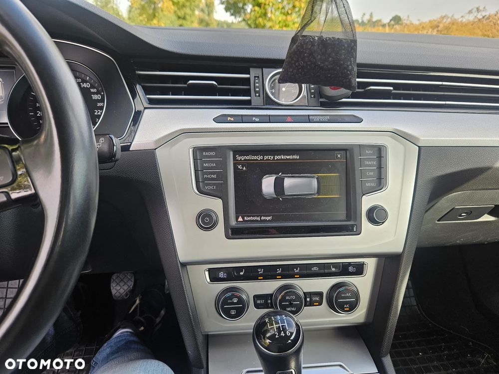 Volkswagen Passat - 10