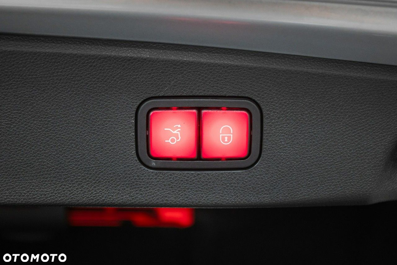 Mercedes-Benz Klasa E 63 AMG AMG Speedshift 7G-MCT - 27
