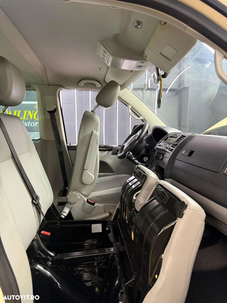 Volkswagen Caravelle - 8