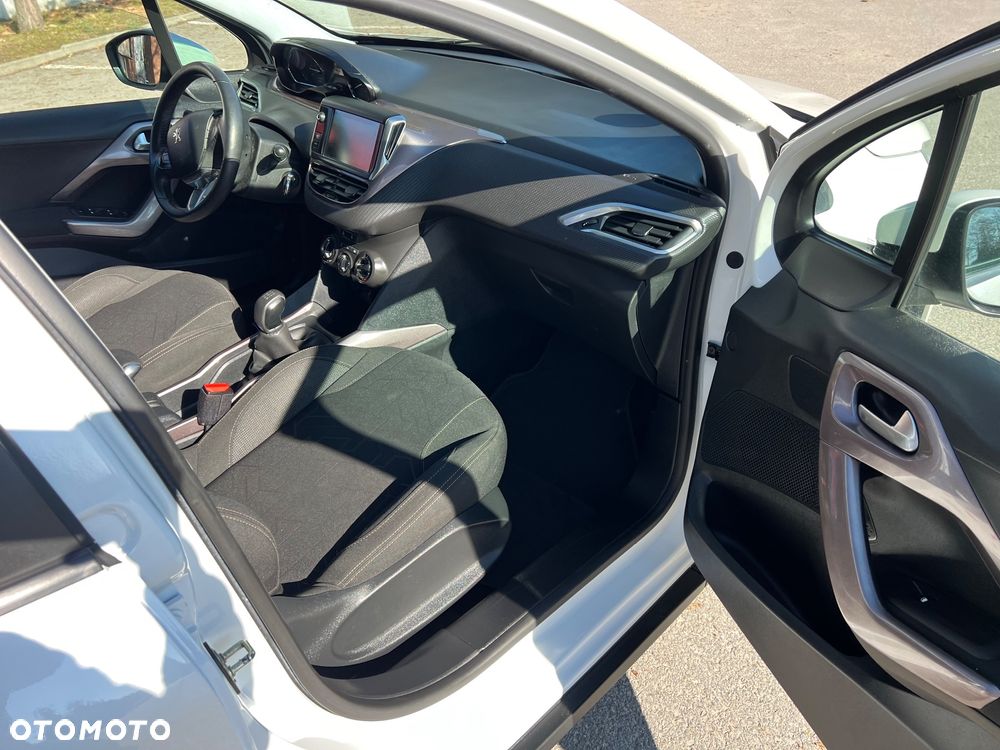 Peugeot 2008 PureTech 82 Urban Move - 24