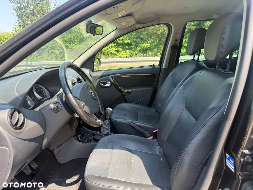 Dacia Duster 1.6 Laureate 4x4 - 11