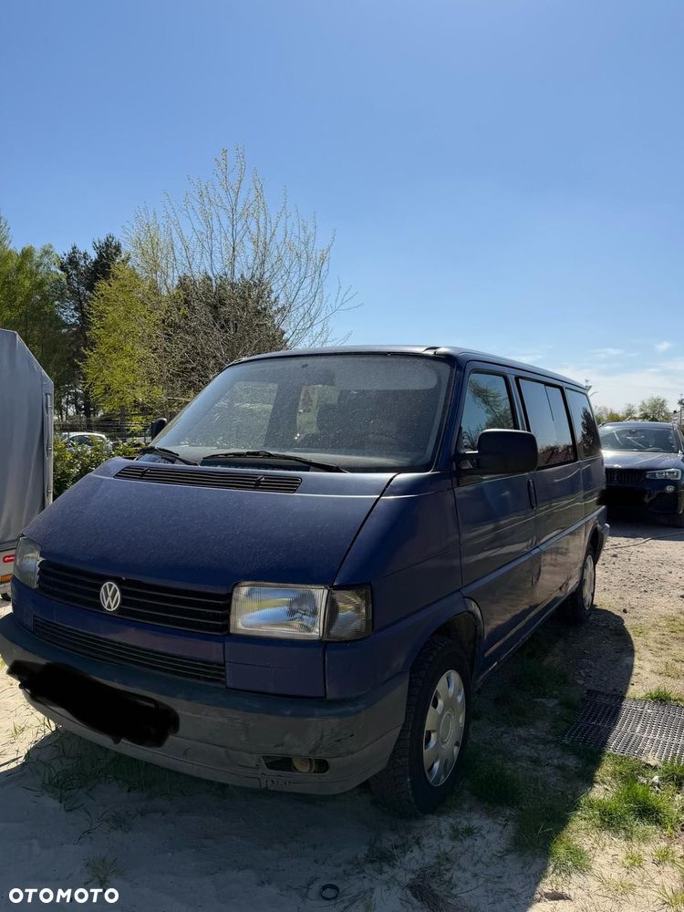 Volkswagen Caravelle - 1