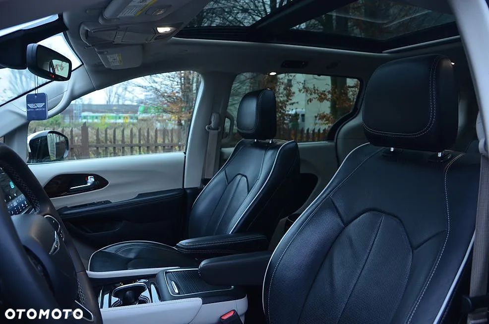 Chrysler Pacifica - 10